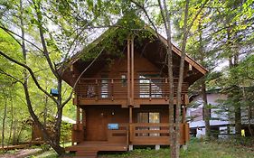 Haruna Cabin 森の中のログハウス 、広々ウッドデッキでbbq、公園散策、北軽井沢観光